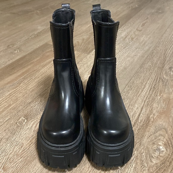 NWOT Dolls Kill Current Mood Rebel Core Chelsea Style Chunky Black Ankle Boots - Picture 6 of 9